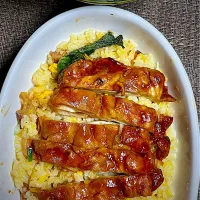 チキンON炒飯|すくらんぶるえっぐさん