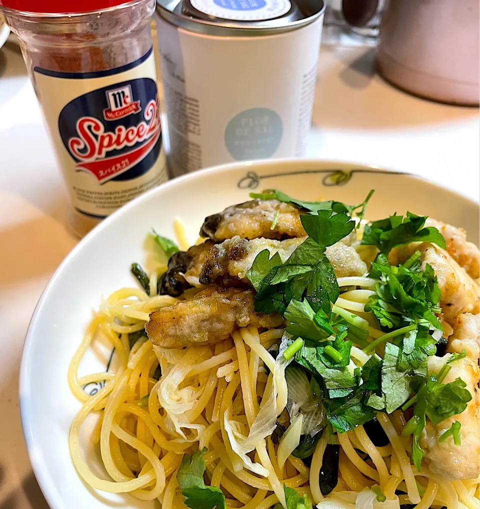 【世界ごはん探検団】春菊と牡蠣のオイルパスタ🦪|DKさん