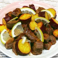 牛もも角とさつまいもレモンバター醤油炒め|アスママさん