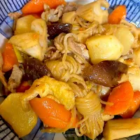 ちょっとずつ残ってる。レンコン、カブ、しいたけ、糸こんやら入れて煮物|abekoさん