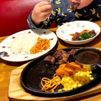孫とステーキのどん😋🥩|すかラインさん
