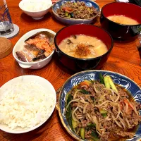 家で晩ごはん😋