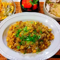 ガーリックペッパーライス、コーンサラダ、椎茸と玉子のスープ、いちご🍓|samさん