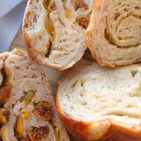 いちじくのライ麦カンパーニュ　チーズカンパーニュ|後藤妙子さん