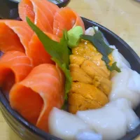 三角市場の3食海鮮丼|ゆきりんさん