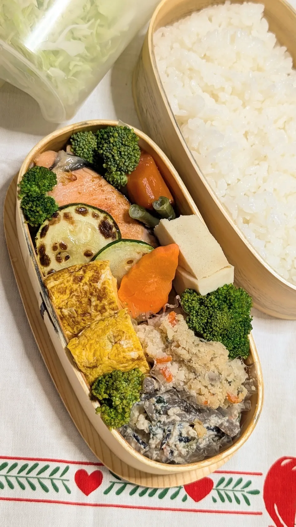 本日のお弁当〜鮭の和風弁当|f.1125beさん