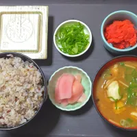 とある日の朝ごはん（十五穀ごはんに辛子明太子、納豆、ヒガンフグと山えのきのみそ汁、岩下の新生姜）| Mars＠釜飯作り研究中さん