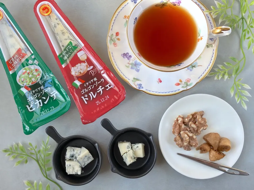 ゴルゴンゾーラ(ピカンテ／ドルチェ)の食べ比べ|紅茶とお菓子と時々ごはんさん