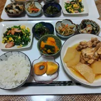 みりさんのお料理大根と手羽元炊飯器で✨ぎんさんの里芋のお料理も添えて😊✨|rikako♪。.:＊さん