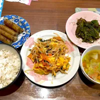 ふわふわ卵入り豚キムチ炒め　レタスとベーコンのスープ　おかかピーマン　たたきごぼう|おさむん17さん