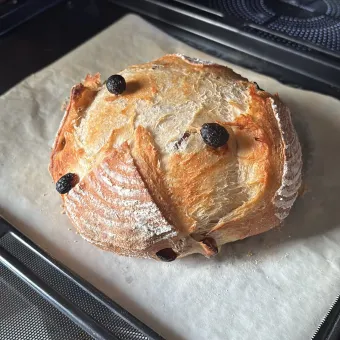 Snapdishの人気料理写真:レーズンのカンパーニュ