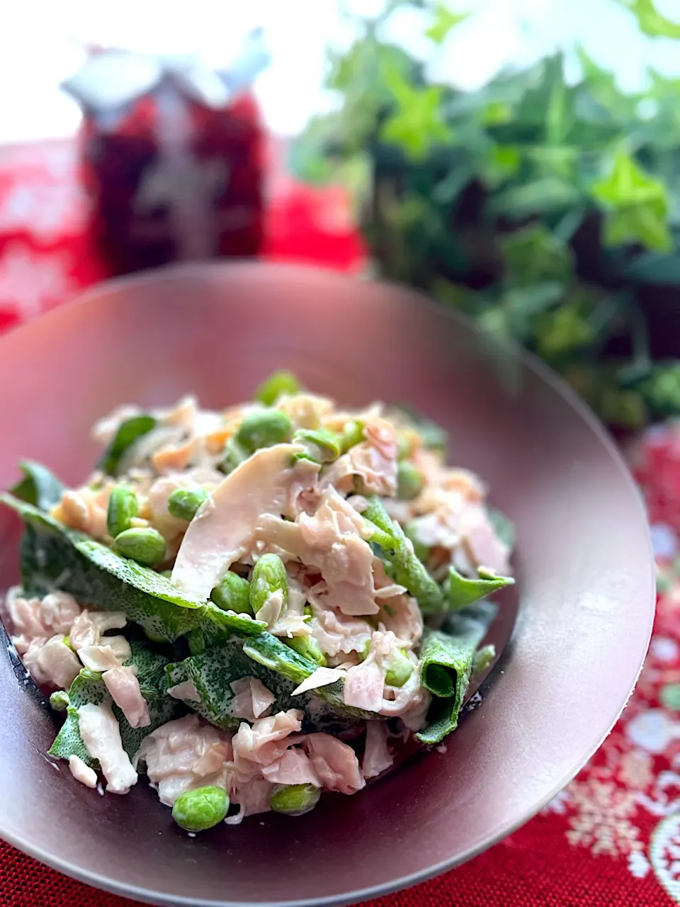 パパ氏さんの料理 プチプチ！アイスプラントとサラダチキンの簡単サラダ🥗　寿司ガリマヨネーズでサッパリ美味しいサラダです。|🌺🌺Foodie🌺🌺さん