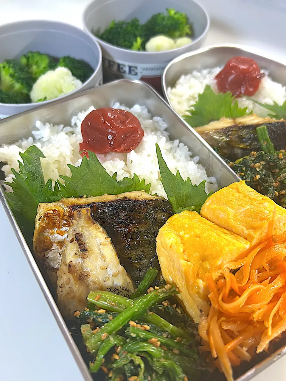 鯖の塩焼き　だし巻き玉子　ほうれん草胡麻和え　人参ナムル　ブロッコリーカリフラワー🥦|まゆさん