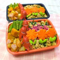 鶏ミンチとニラの中華炒め丼弁当♥|みちゅあしさん