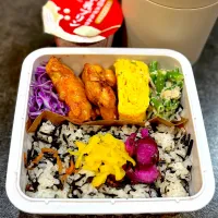 ひじきご飯弁当¨̮♡︎|ミムリンさん