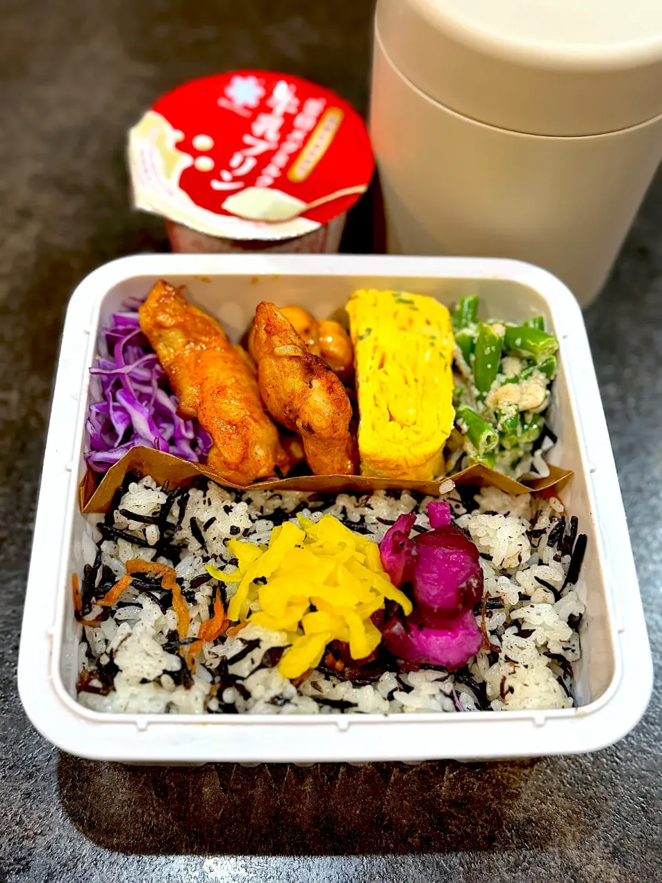 ひじきご飯弁当¨̮♡︎|ミムリンさん