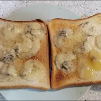 ゴルゴンゾーラハニートースト|アクちゃんさん