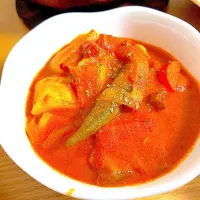 チキンとオクラのトマトシチュー。|くろーぶやんさん