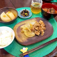 豚の生姜焼き、具沢山過ぎお味噌汁、お大根だけのおでん？にヒジキの炊いたん。|Seikoさん