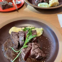 メインのステーキです🥩