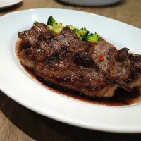 猪肉のステーキ　赤ワインソース|古尾谷りかこさん