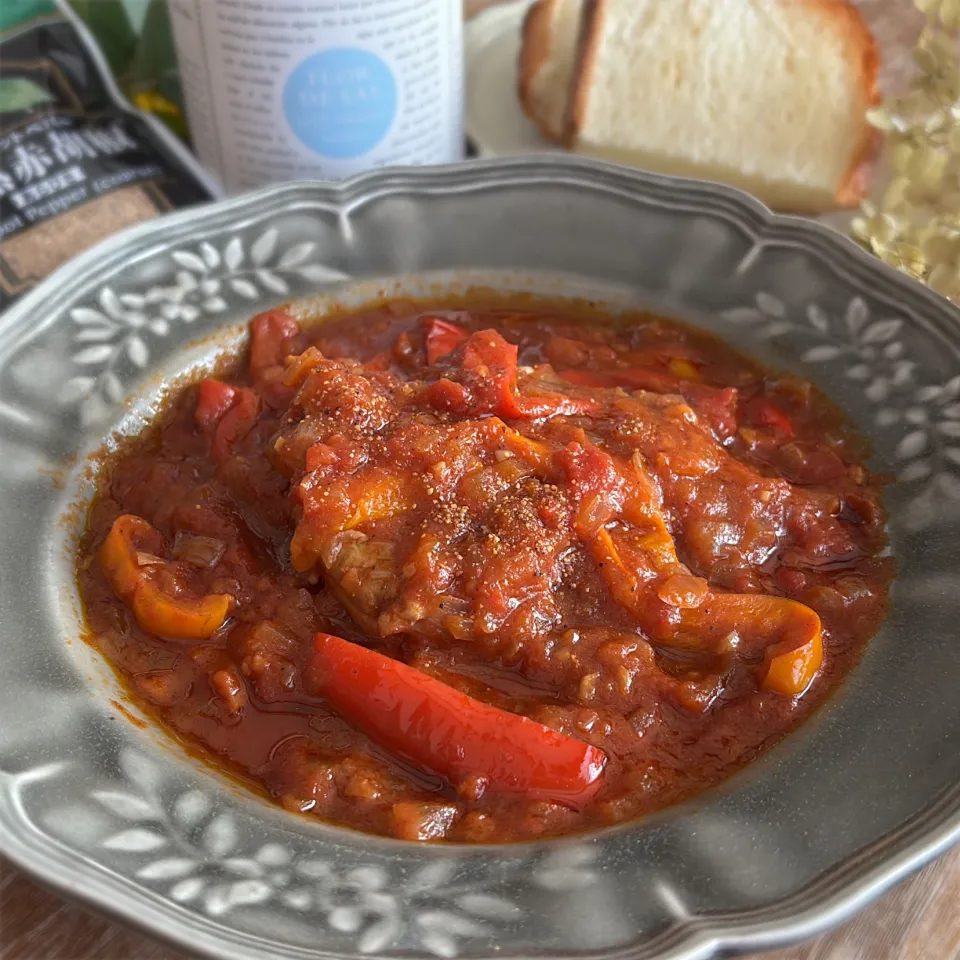 ピペラーダ🇪🇸(鶏もも肉のバスク風煮込み)|みずほさん