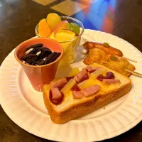 パインとベーコンのピザトースト|かっちゃん杉さん