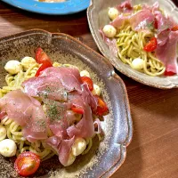 バジルモッツァレラトマトパスタ|gohan♡さん