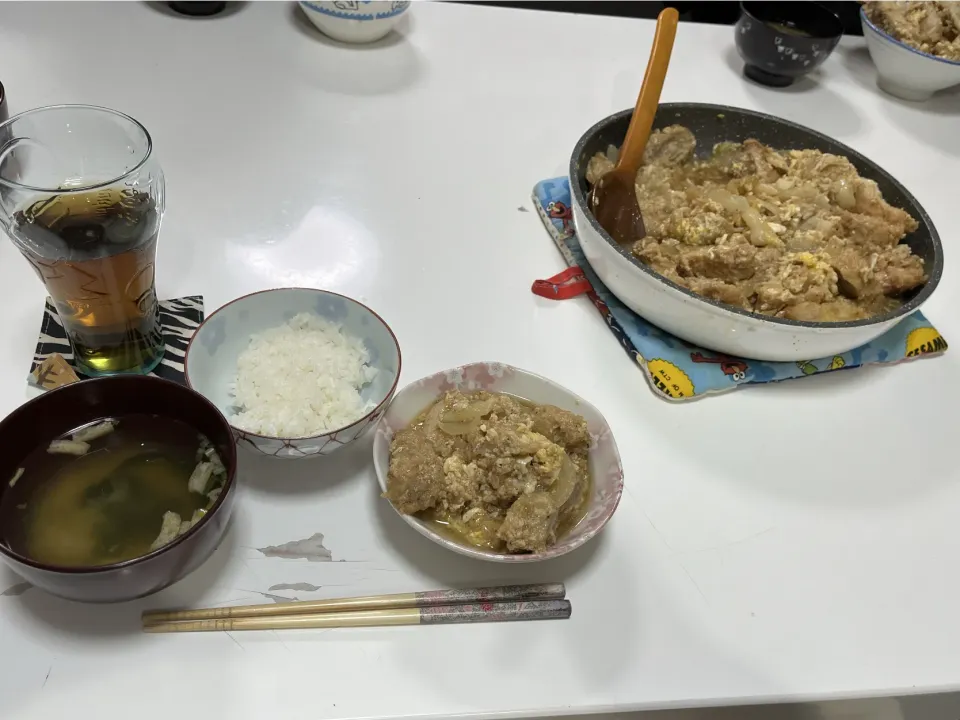 晩御飯☆カツとじ☆インスタントみそ汁|Saharaさん