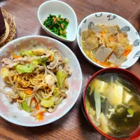 皿うどん、土手煮、ねぎワカメスープ、納豆ほうれん草