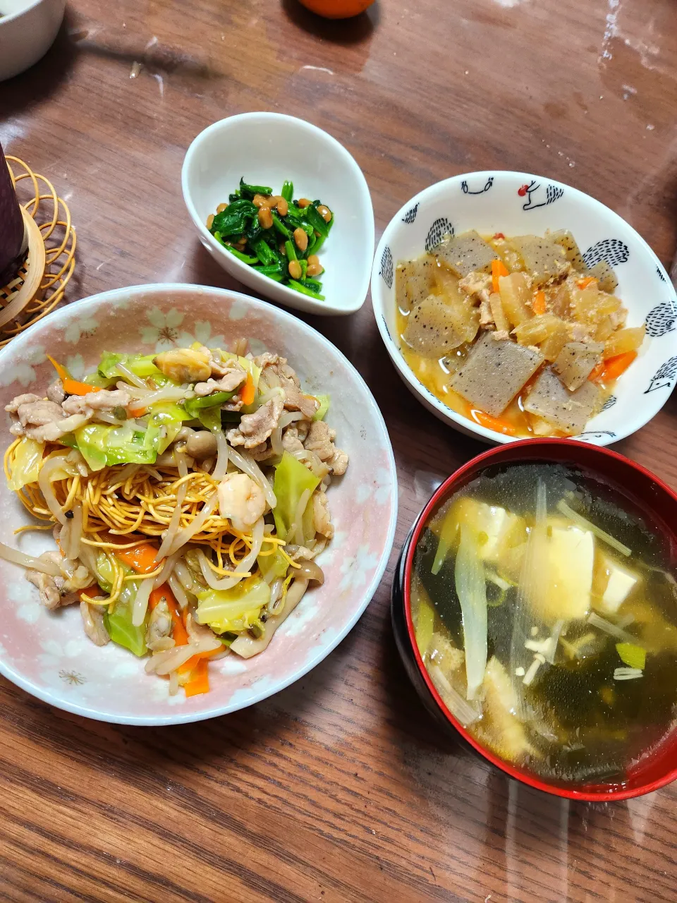 皿うどん、土手煮、ねぎワカメスープ、納豆ほうれん草|みーさん