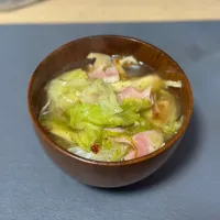 レタスとベーコンのペペロンスープ|OLの気ままご飯🍽さん