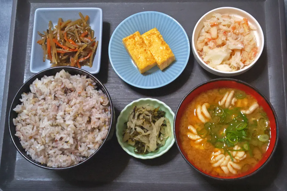 今日の朝ごはん（十五穀ごはんにズワイガニのフレーク、厚焼き玉子、きんぴらごぼう、タラの白子のみそ汁、刻みすぐき）|Mars＠釜飯作り研究中さん