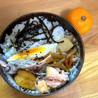 ハムエッグ　金平牛蒡　肉じゃが　鮭　チーズナゲット|JKお弁当さん
