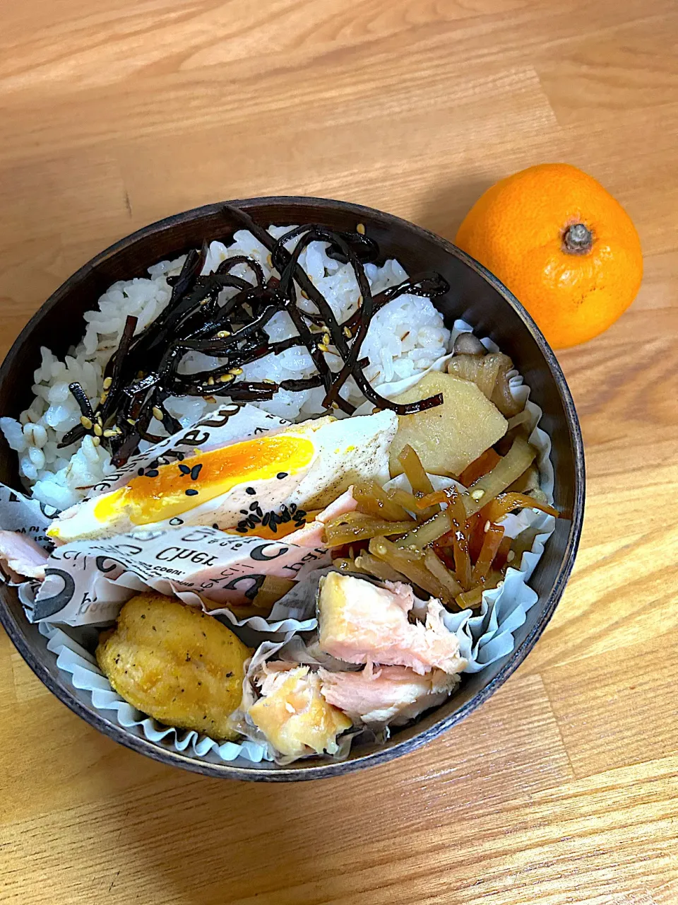 ハムエッグ　金平牛蒡　肉じゃが　鮭　チーズナゲット|JKお弁当さん