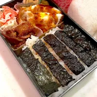 おっさん弁当　漬け物　俺のチンピラ　サラダ　焼き肉　目玉の親父　汁　おにぎり| ひげおやじさん