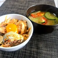 サバたまたま丼
トマトとズッキーニの味噌汁|マギーさん