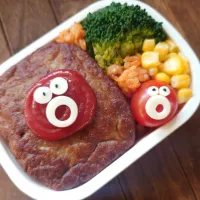 漢の…次女用🍱マルシンハンバーグ乗せチキンライス弁当|ᵏᵒᵘさん