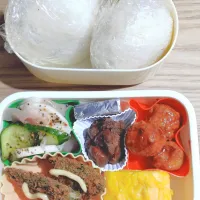 高校生運動部弁当（おにぎり２つ、おかず数品）、豆乳、ヨーグルト|rinchusさん