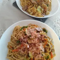 息子が炒めるのと盛りつけてくれた焼きそば|m.rafuさん