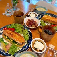 鯖缶でバインミー風のブランチ| じゅんさんさん