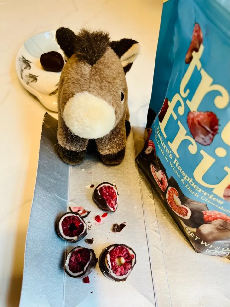 2025/12/9   チョコレートがけ冷凍ラズベリー   Frozen Raspberries Dipped in Chocolate|21 Boys & 野鳥さん