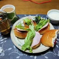 ロールパントーストサンドイッチ、ジャムパン、野沢菜漬け、ホットコーヒー、六条麦茶、ヨーグルト(朝ご飯)|enarinさん