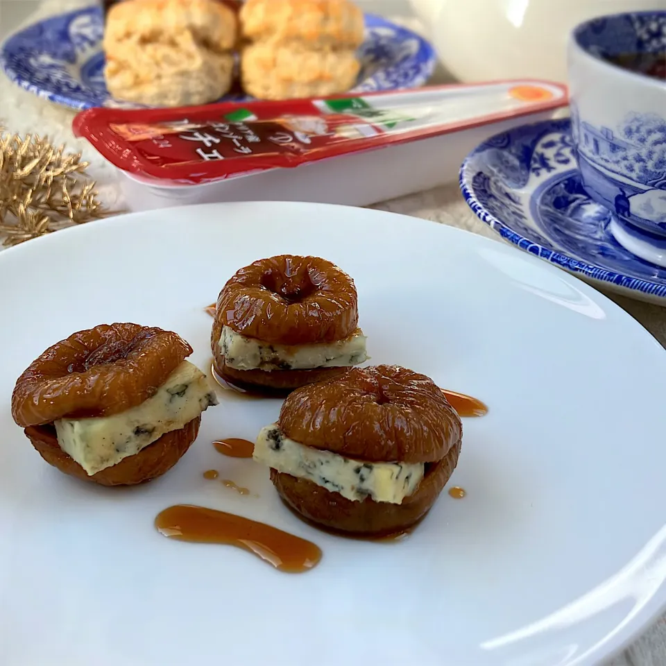 ゴルゴンゾーラ ドルチェとドライいちじく(紅茶煮)のデザートサンド|紅茶とお菓子と時々ごはんさん