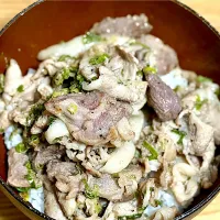 ☆ねぎ塩豚3種の焼肉丼| まぁたんさん