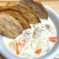 #チキンクリームシチュー #クルミカンパーニュのトースト| トリさん