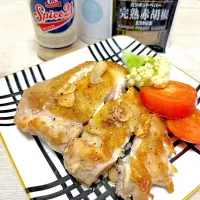 スペイン🇪🇸スパイスのチキンステーキ|かよさん