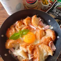 卵入りのパンとにんにくのスープ煮🐣