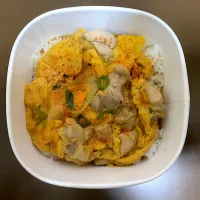 セブンイレブン お肉たっぷり炙り鶏の特製親子丼|ばーさんさん