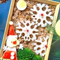 雪の結晶そぼろdeクリスマス弁当